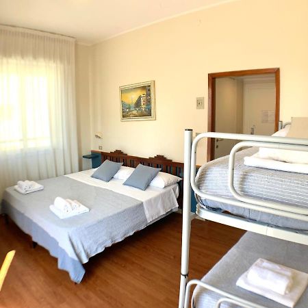 Hotel Maracaibo Ріміні Екстер'єр фото