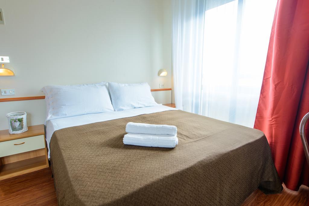 Hotel Maracaibo Ріміні Екстер'єр фото